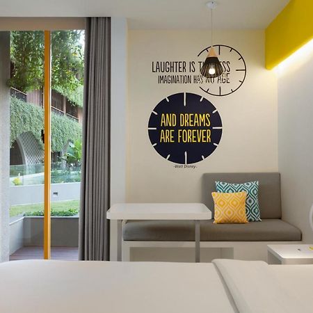 Yello Hotel Kuta Beachwalk Bali Exterior foto