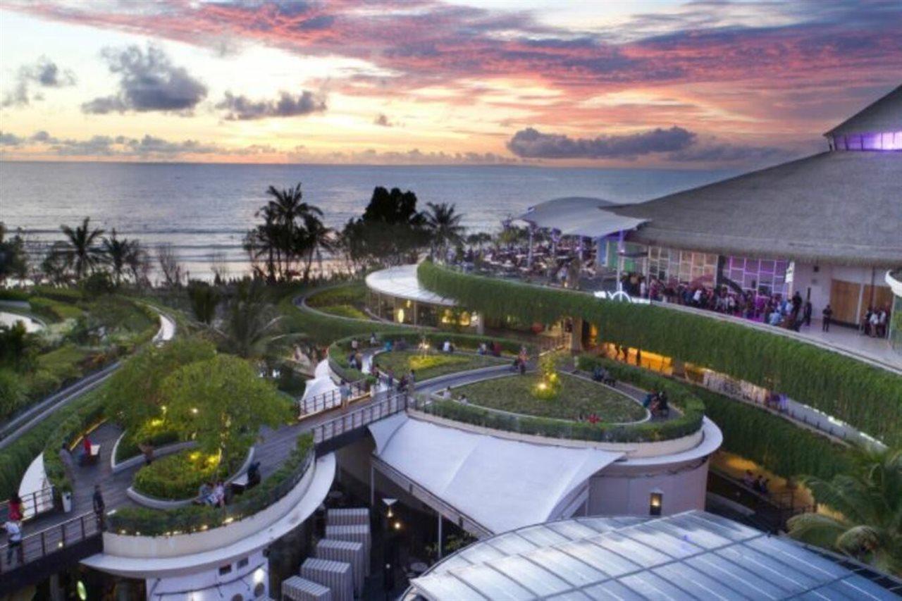 Yello Hotel Kuta Beachwalk Bali Exterior foto
