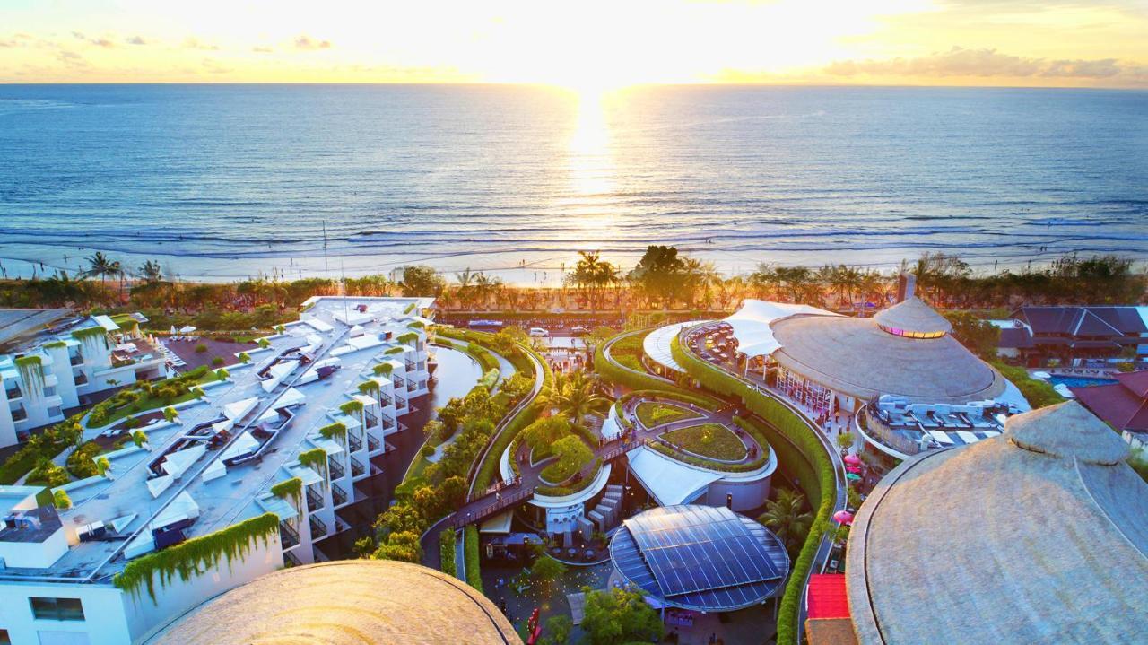 Yello Hotel Kuta Beachwalk Bali Exterior foto