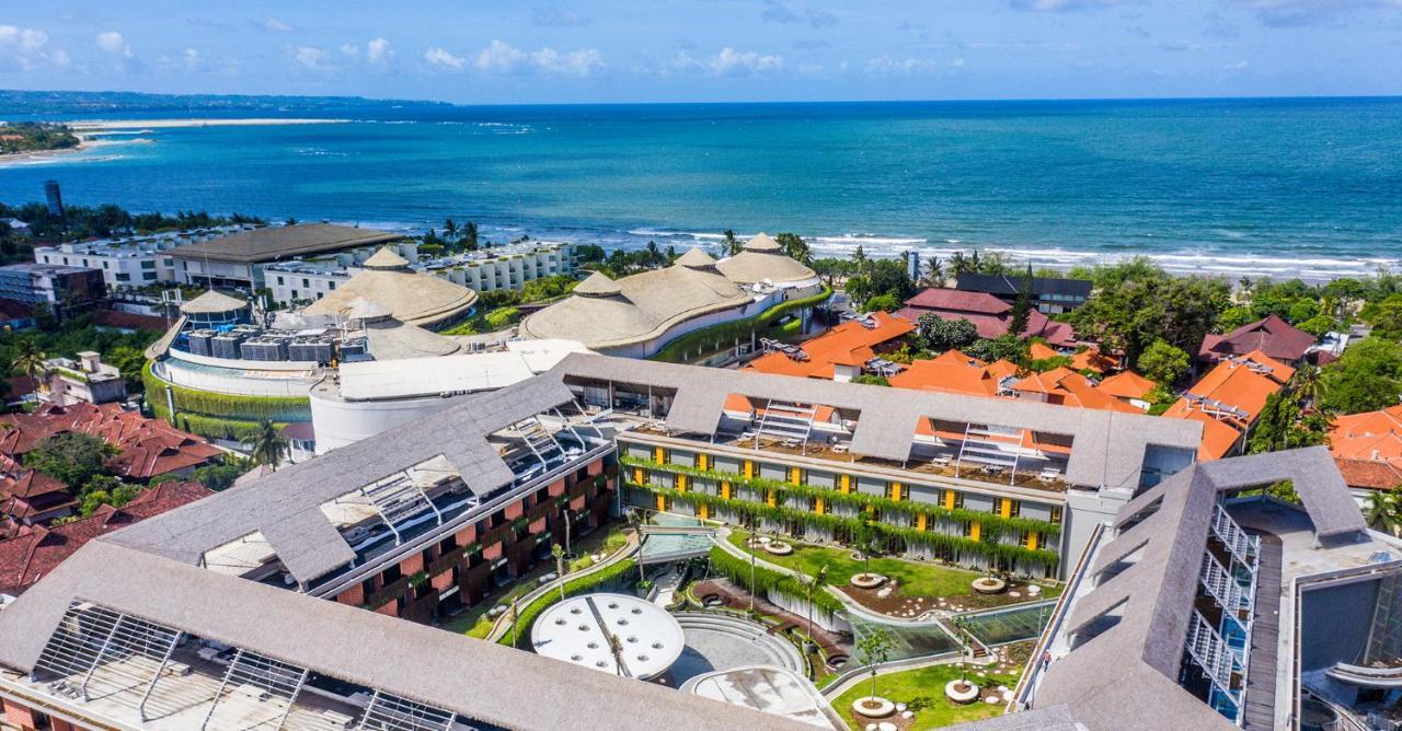 Yello Hotel Kuta Beachwalk Bali Exterior foto