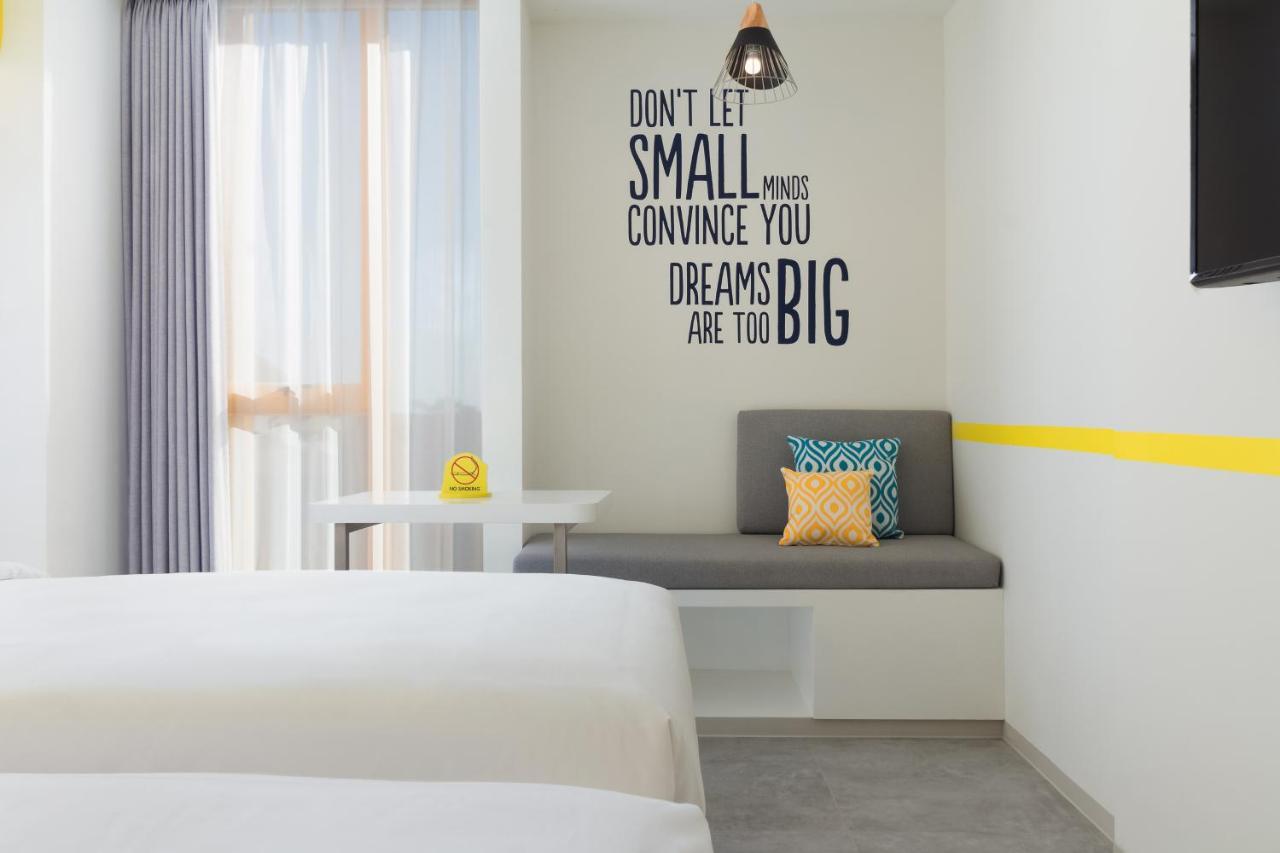 Yello Hotel Kuta Beachwalk Bali Exterior foto