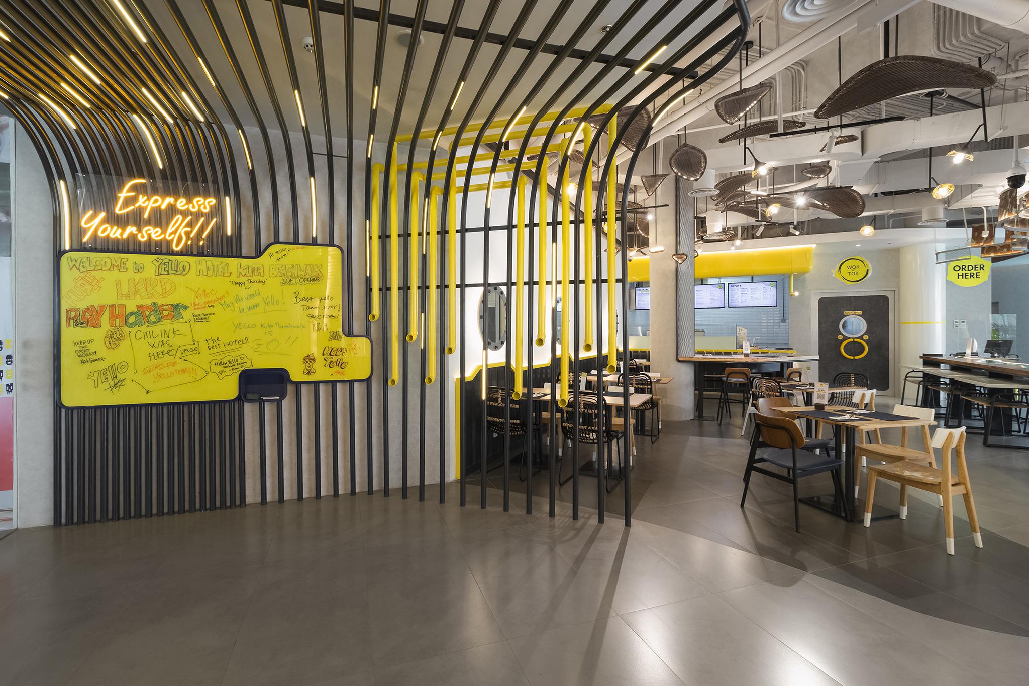 Yello Hotel Kuta Beachwalk Bali Exterior foto