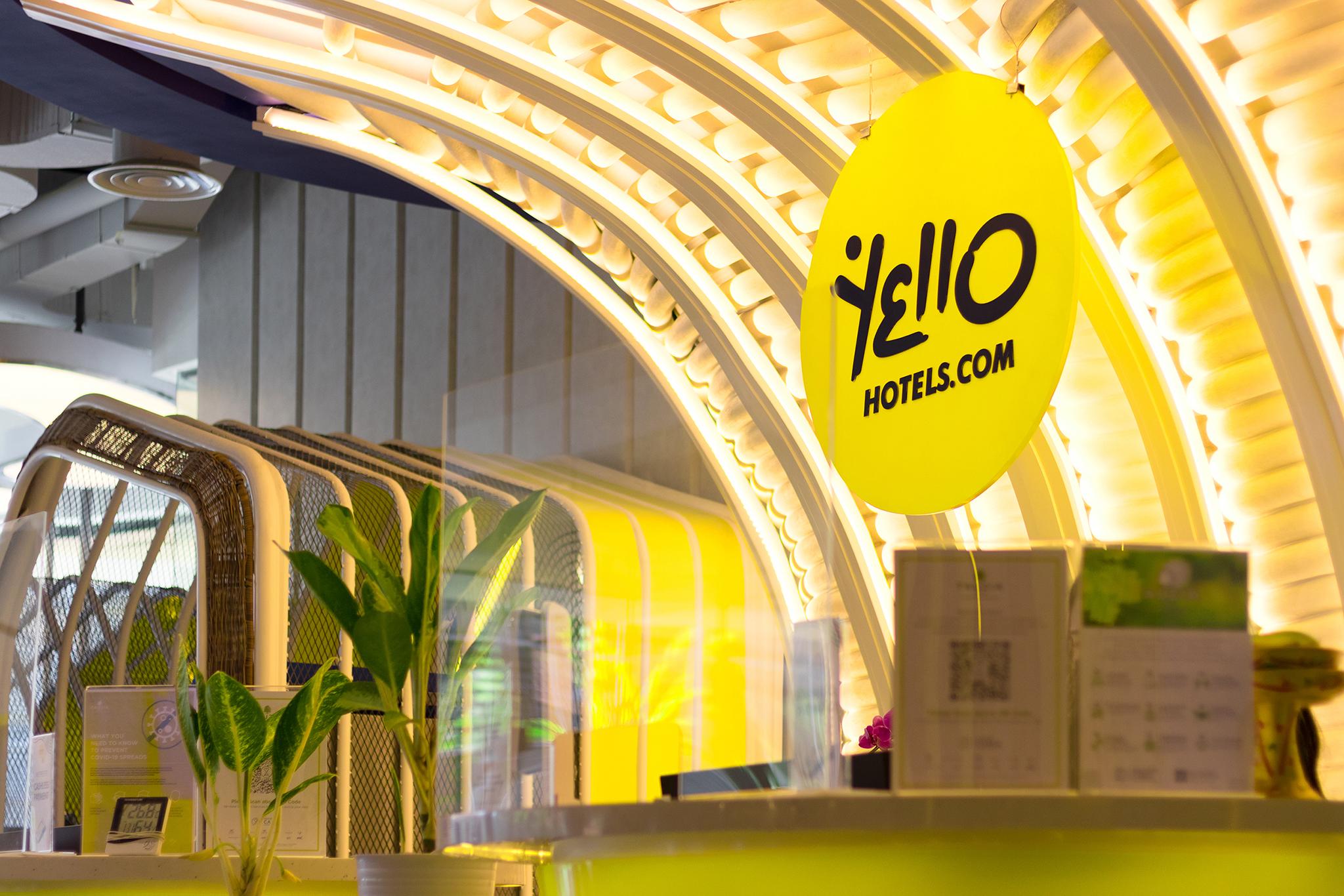 Yello Hotel Kuta Beachwalk Bali Exterior foto