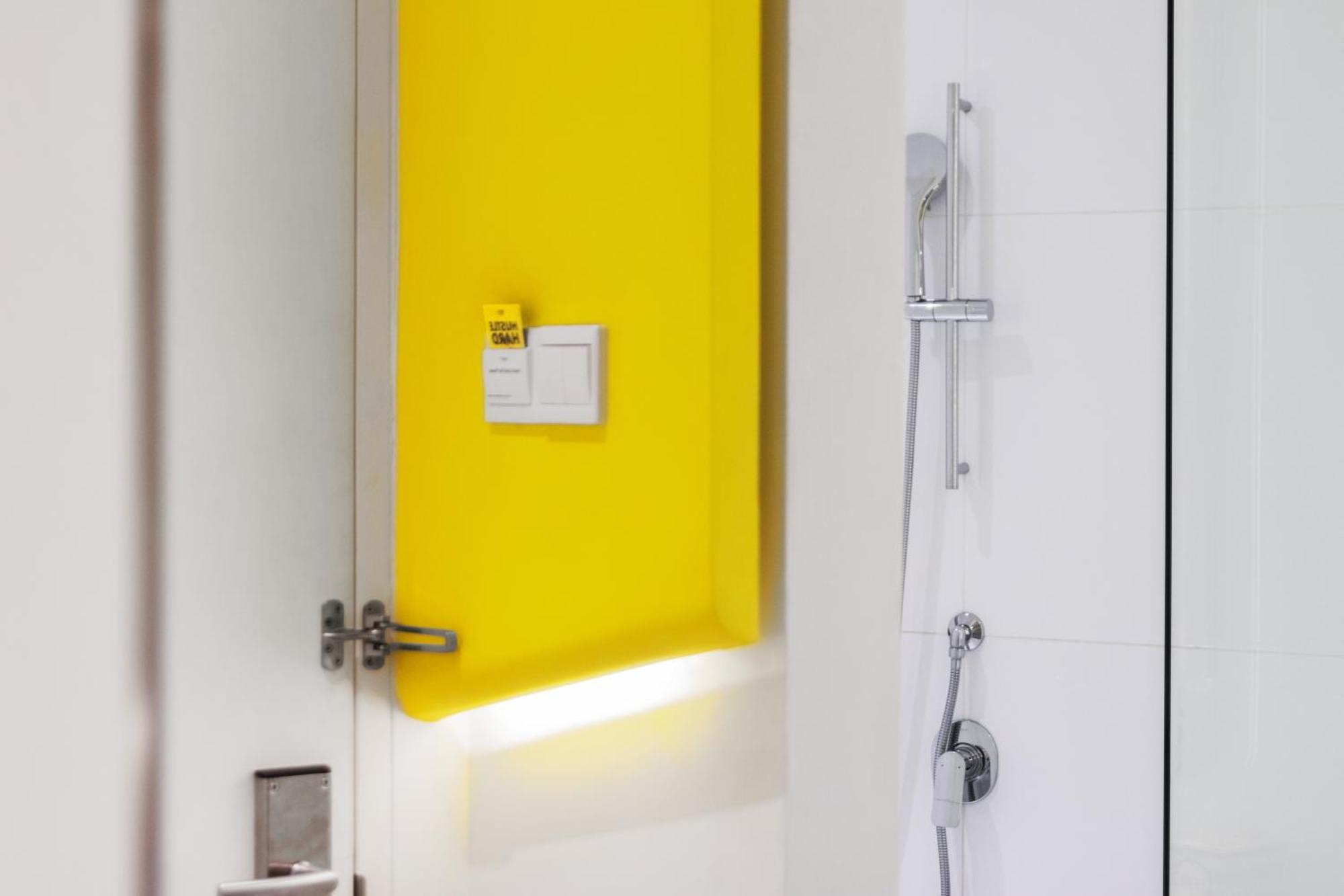 Yello Hotel Kuta Beachwalk Bali Exterior foto