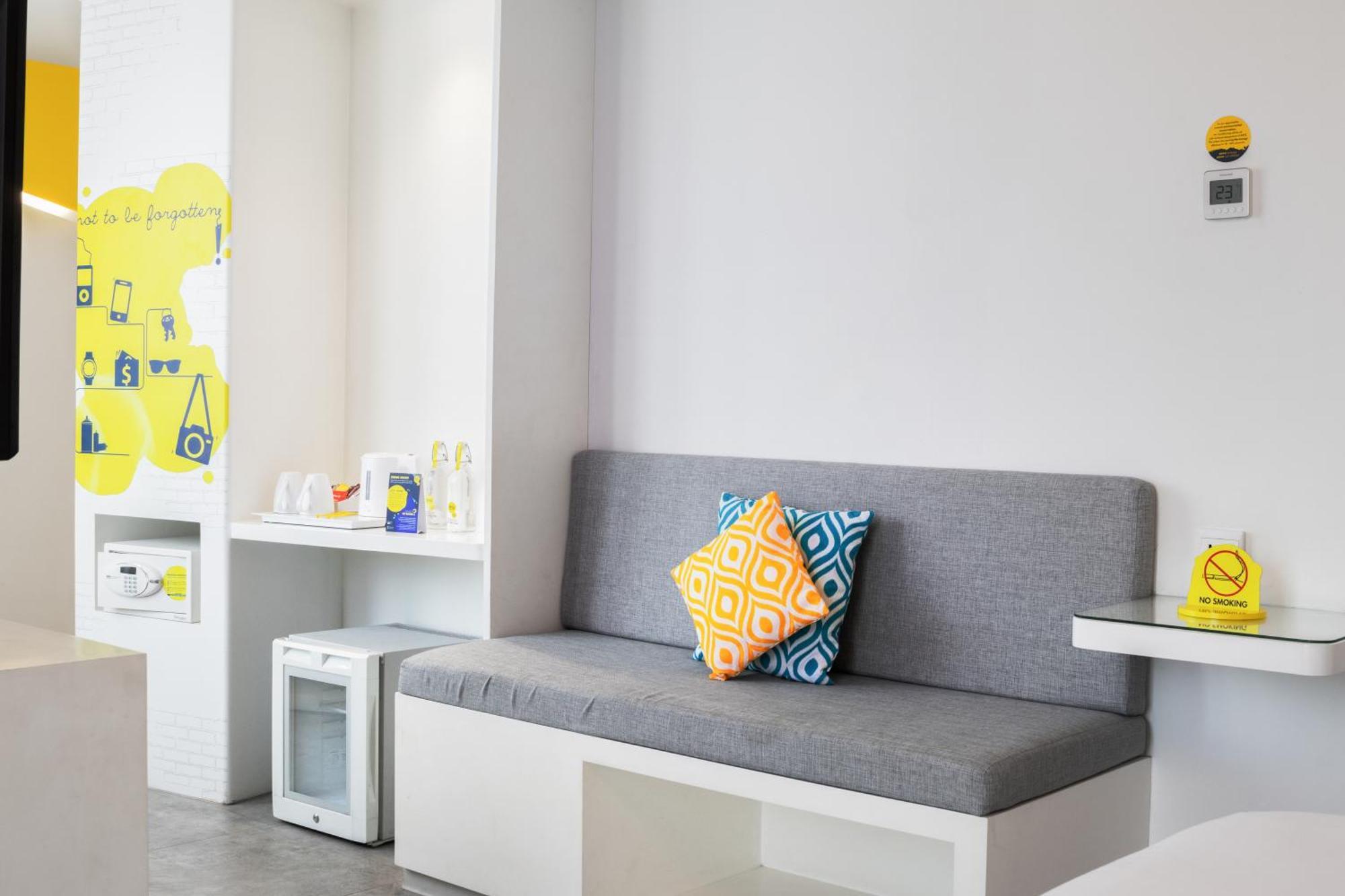 Yello Hotel Kuta Beachwalk Bali Exterior foto